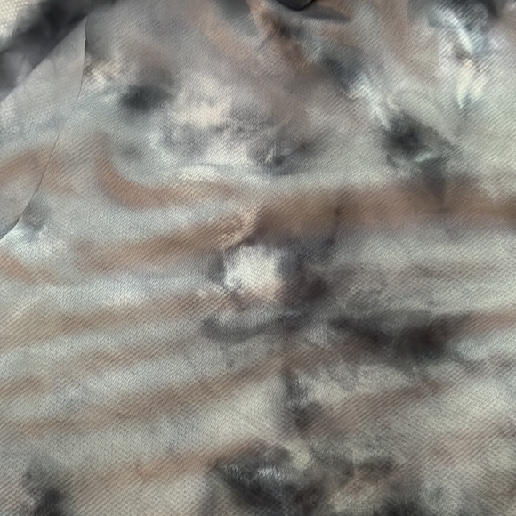 LULULEMON: lightweight run kit tank top. Never worn, very comfortable! - Picture 4 of 4